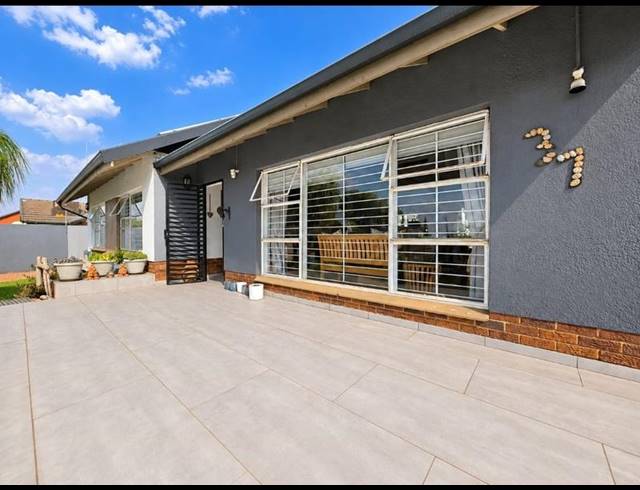 2 BEDROOM HOUSE FOR SALE IN RACEVIEW